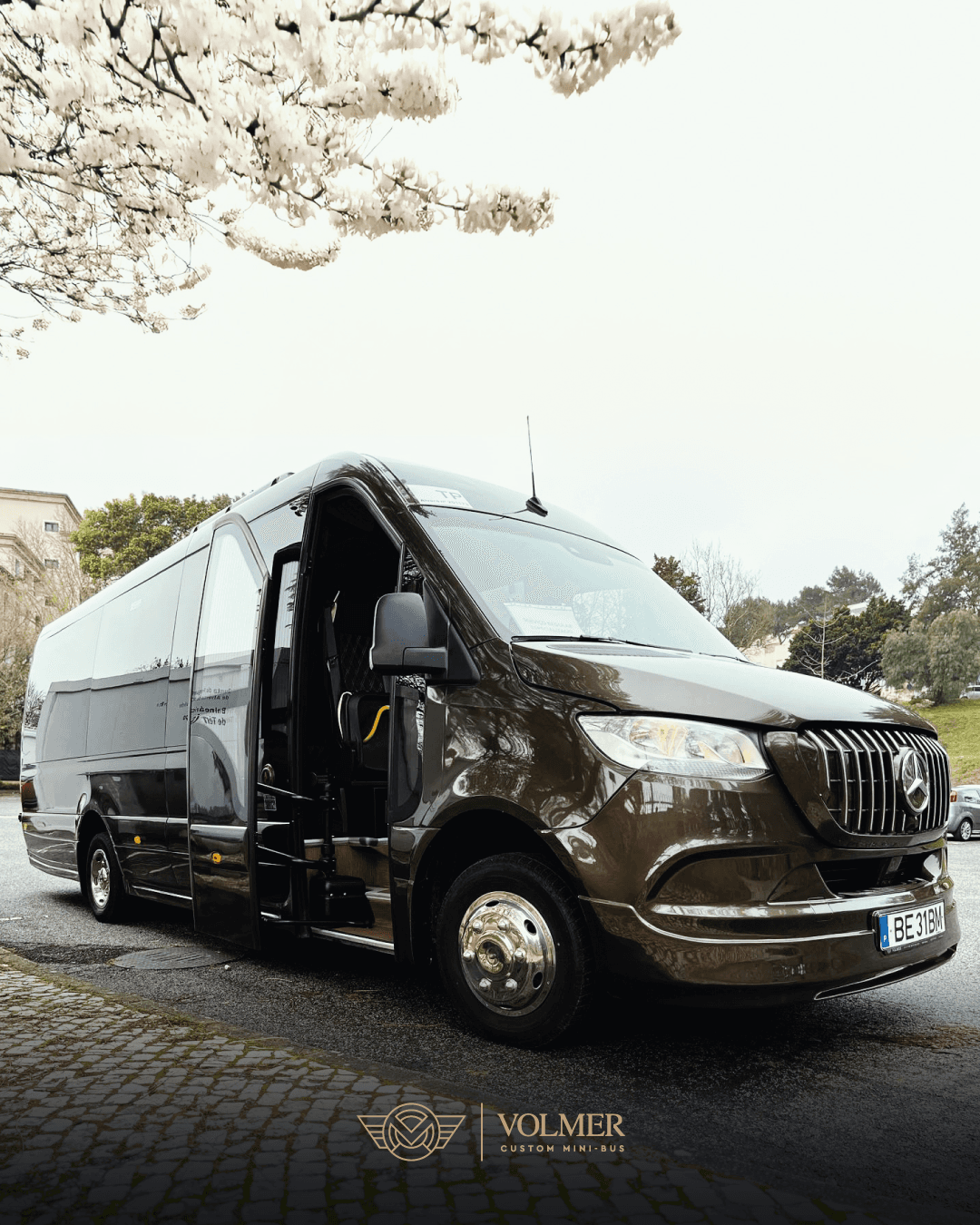 Entrega de um minibus Volmer ao cliente