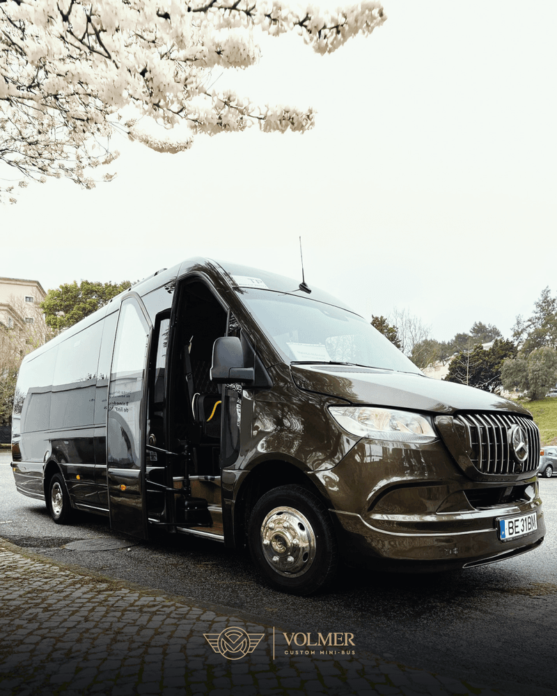 Entrega de um minibus Volmer ao cliente